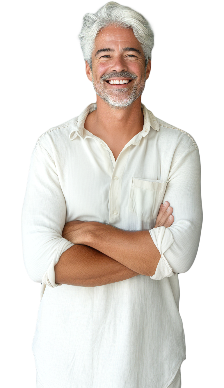 Mann mit grauen Haaren und jugentlischer Ausstrahlung vor weißem Hintergrund.